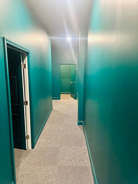 More Photos Of 149-175 E Cove Ave, Wheeling Storefront For Lease