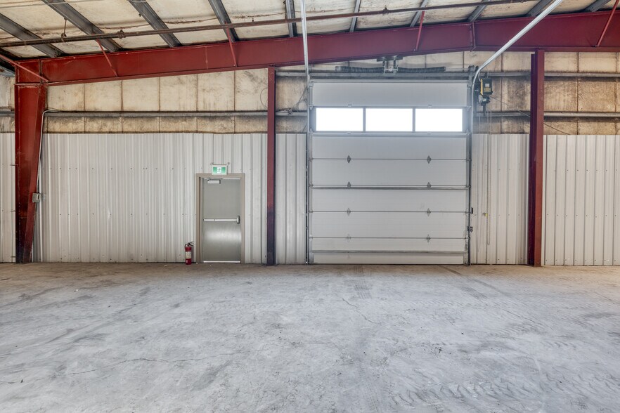 More Photos Of 6050 Don Murie St, Niagara Falls Warehouse For Lease
