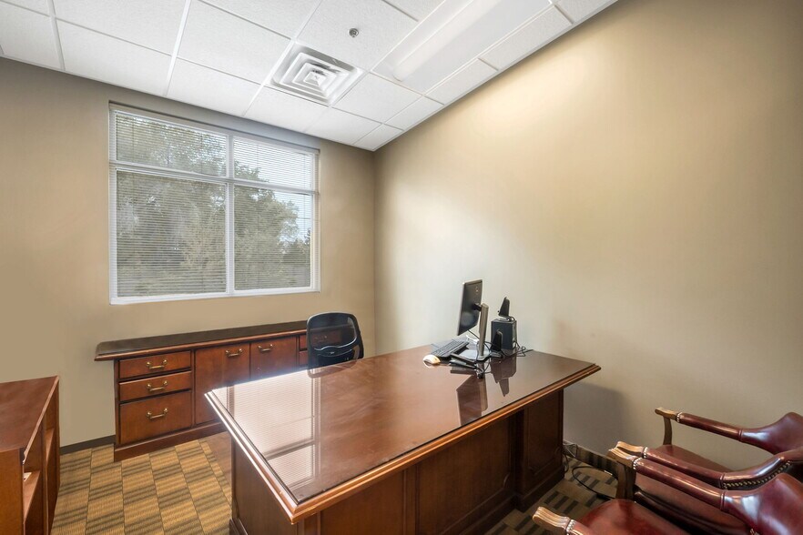 More Photos Of 7430 S Creek Rd, Sandy Office For Lease