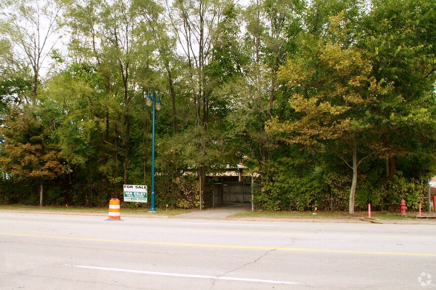 More Photos Of 29016 Ford Rd, Garden City Office For Sale