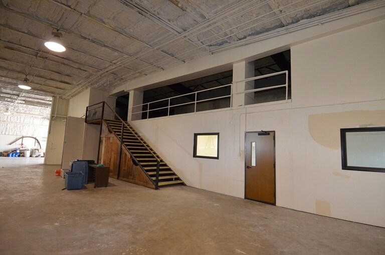 More Photos Of 3492 N US Highway 77, Giddings Warehouse For Lease