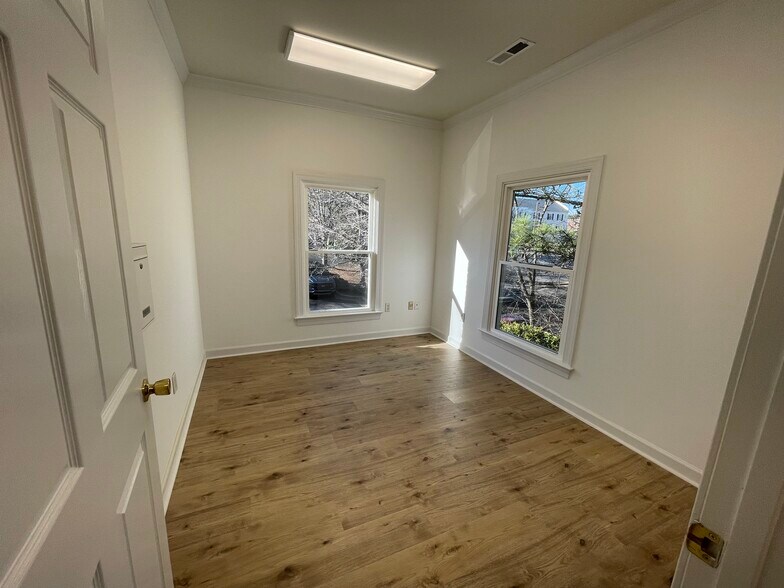 More Photos Of 111 Windel Dr, Raleigh Office Residential For Sale