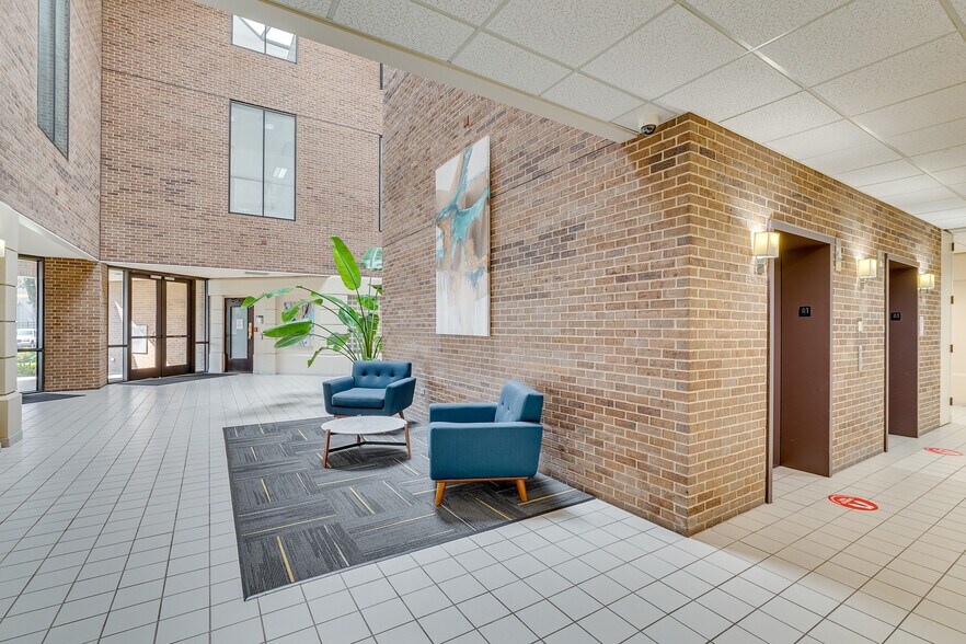 More Photos Of 3301 Airport Fwy, Bedford Office For Sale