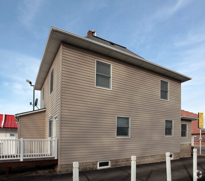 More Photos Of 511 4th St NW, Faribault Freestanding For Sale
