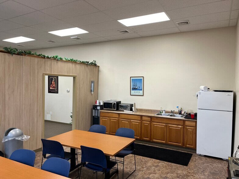 More Photos Of 3218 Lakeshore Rd, Buffalo Office For Sale