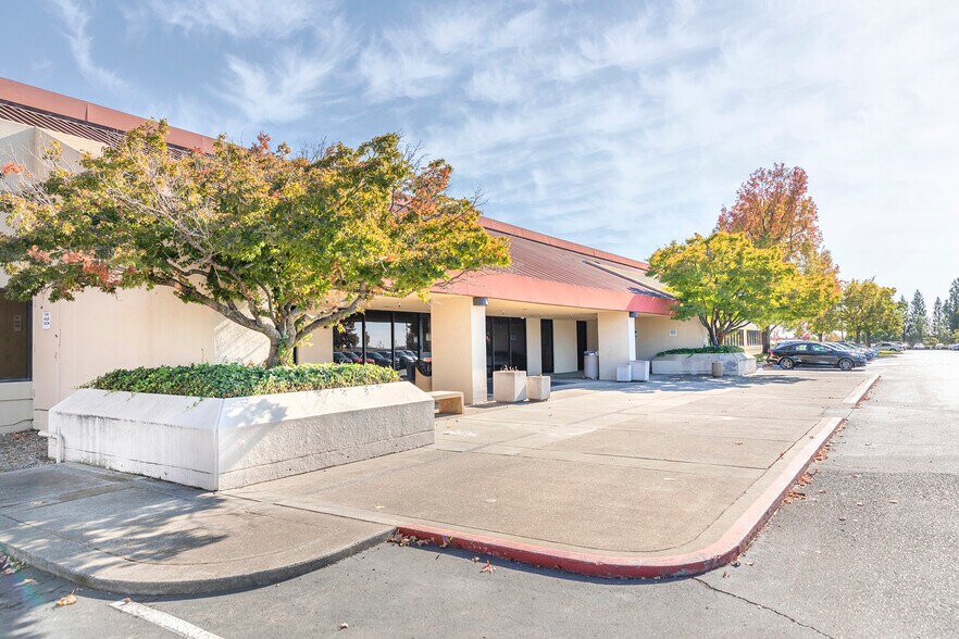 More Photos Of 201 N Sunrise Ave, Roseville Research And Development For Sale