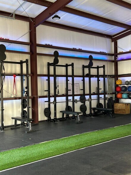 More Photos Of 132 N Grants Ln, White Settlement Flex For Sale