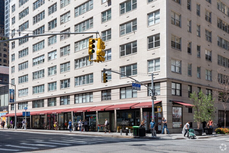 More Photos Of 668 Lexington Ave, New York Apartments For Lease