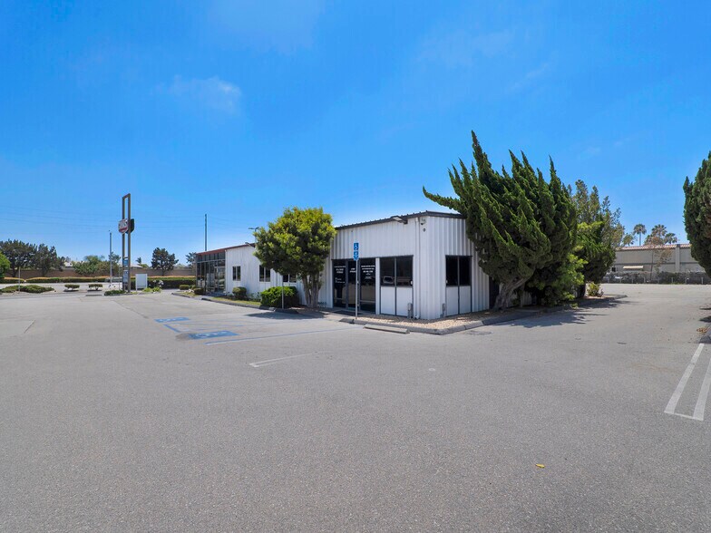 More Photos Of 2121 N Oxnard Blvd, Oxnard Auto Dealership For Lease