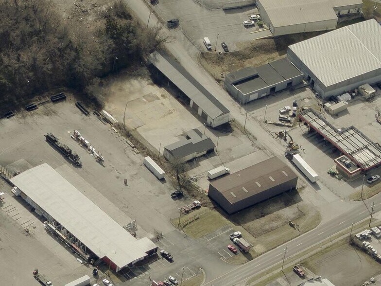 More Photos Of 5210 N Middlebrook Pike, Knoxville Unknown For Lease