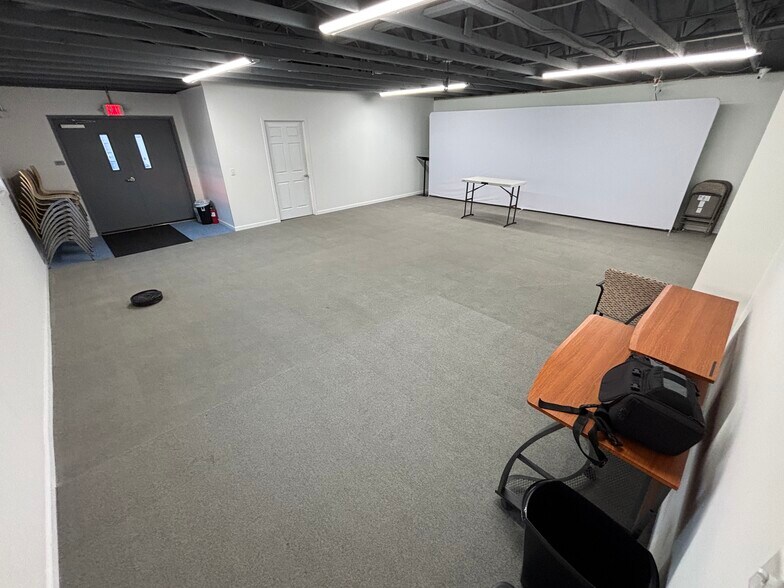 More Photos Of 516 E Main St, Brownsburg Office For Sale