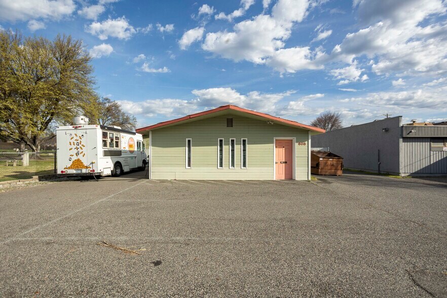 More Photos Of 608 Williams Blvd, Richland Restaurant For Sale