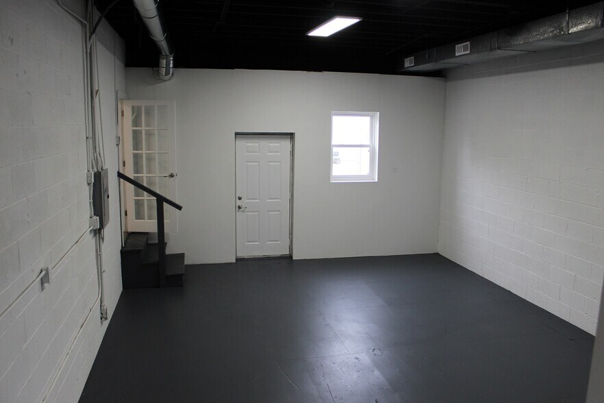 More Photos Of 2806 S Brentwood Blvd, Saint Louis Office For Sale