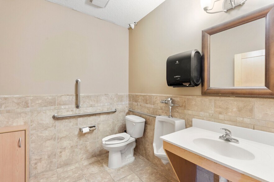 More Photos Of 1509 Southcross Dr W, Burnsville Office For Sale