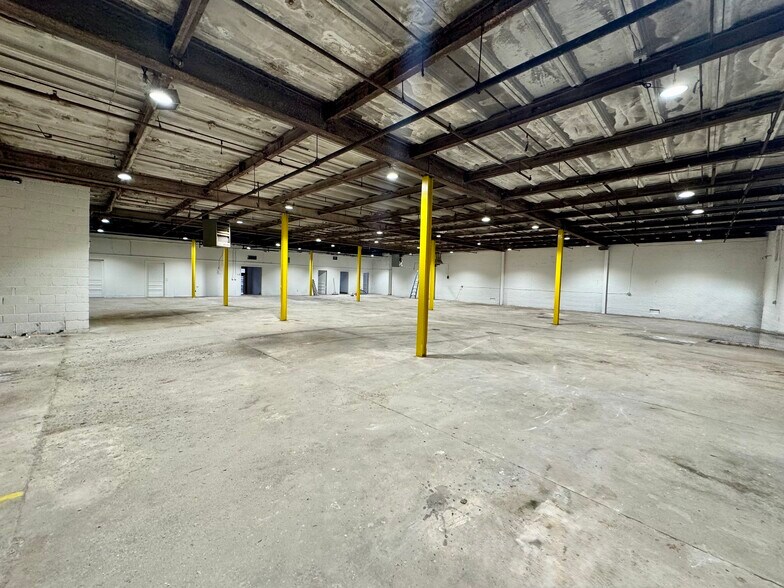 More Photos Of 1310 W Gate City Blvd, Greensboro Warehouse For Lease