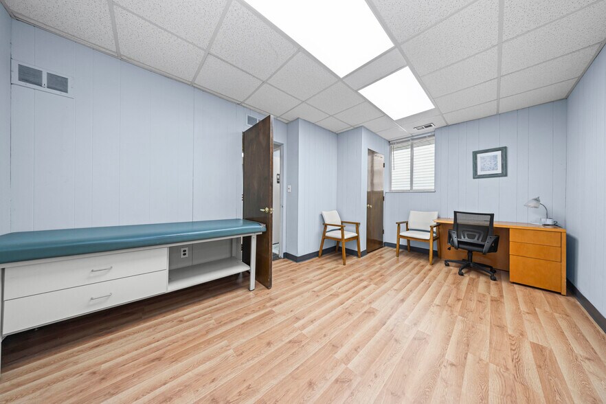 More Photos Of 230 North Ave, Mount Clemens Office For Sale