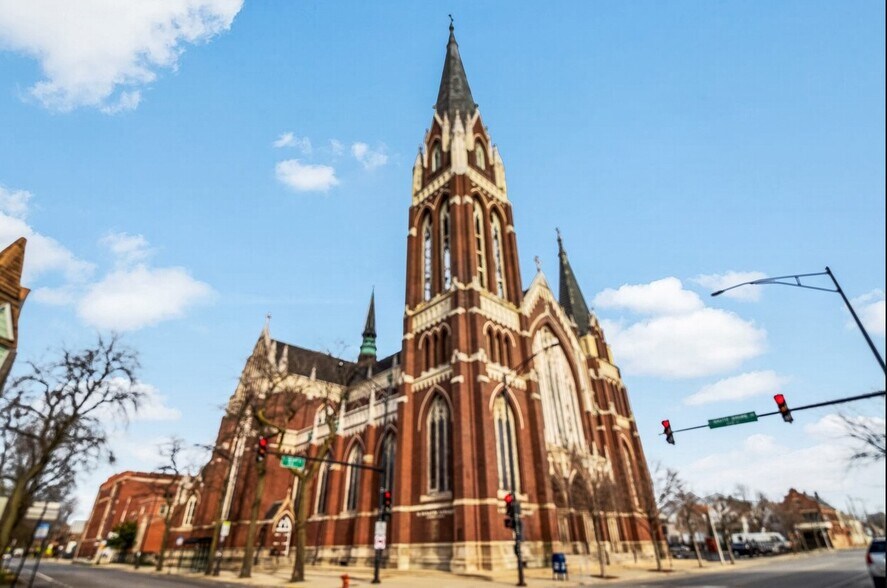 More Photos Of 8231 S South Shore Dr, Chicago Schools For Sale