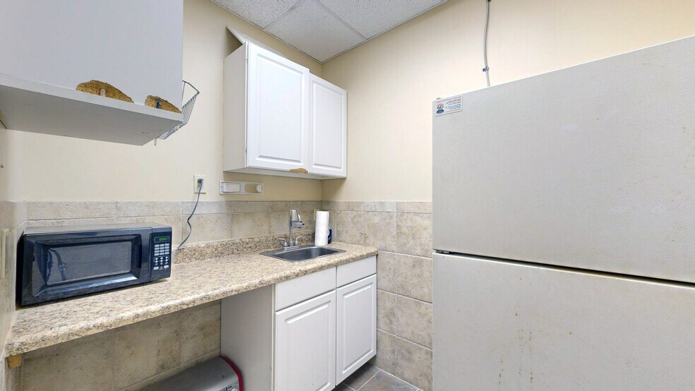 More Photos Of 461 Forrest Ave, Cocoa Warehouse For Lease