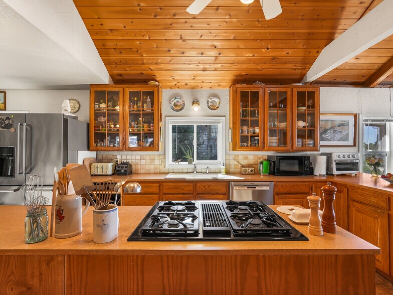 More Photos Of 580 Marine Dr, Wheeler Hotel For Sale