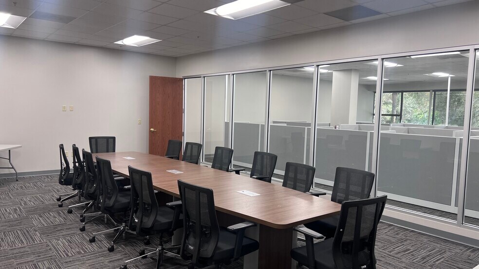 More Photos Of 4502 Woodland Corporate Blvd, Tampa Office For Lease