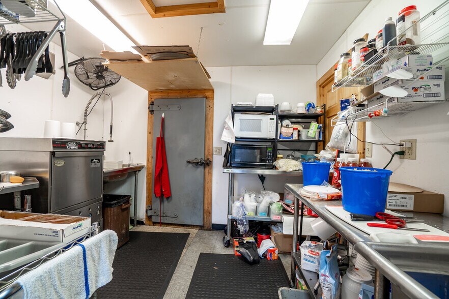 More Photos Of 116 Main St, Cornell Bar For Sale