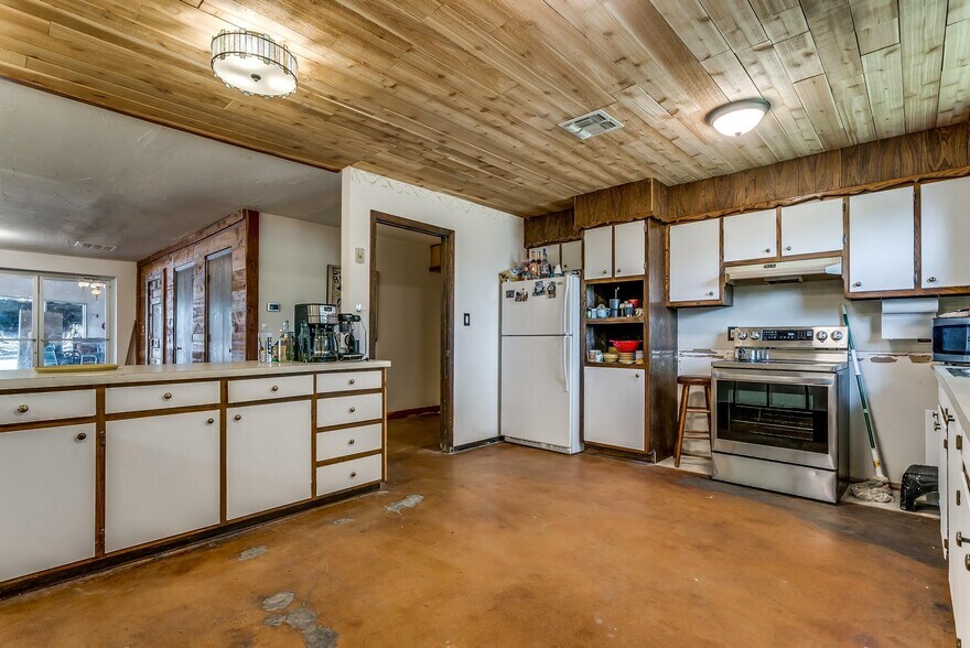 220 W Lipan Dr, Lipan, TX 76462 Religious Facility For Sale