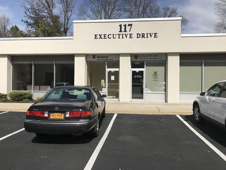 More Photos Of 117 Executive Dr, New Windsor Township Office For Lease