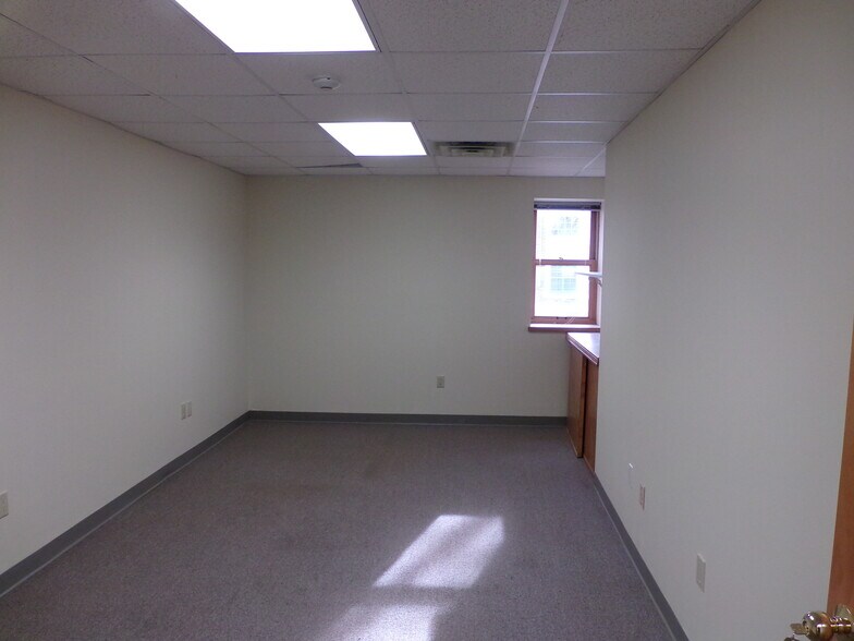 More Photos Of 67 Water St, Laconia Medical For Lease