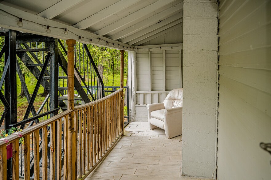 More Photos Of 2735 PA-390, Canadensis Hospitality For Sale