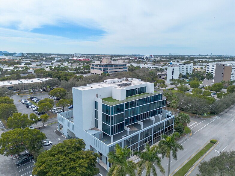 More Photos Of 10450 NW 33rd St, Doral Office For Sale