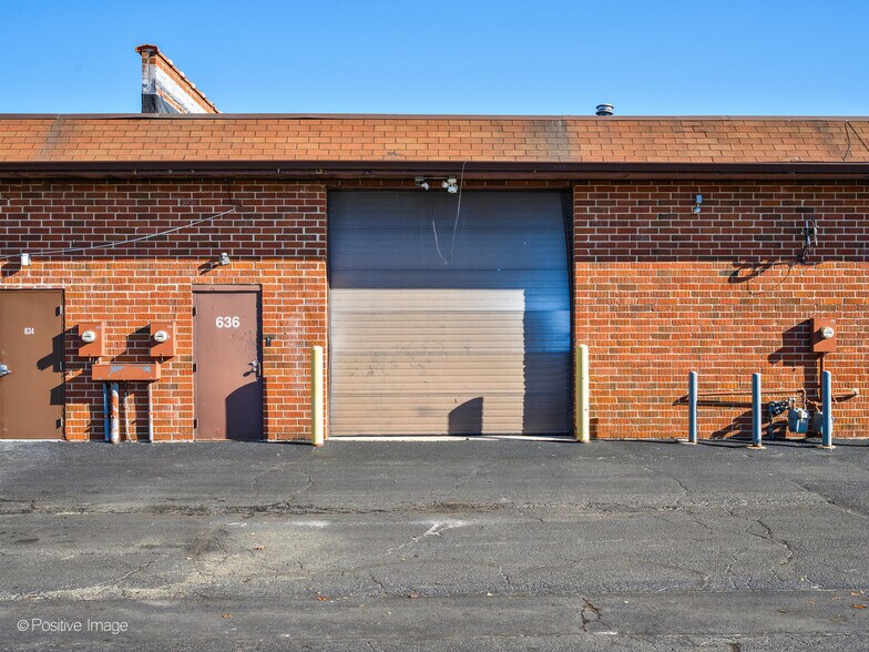 More Photos Of 610-642 Anthony Trl, Northbrook Light Distribution For Sale