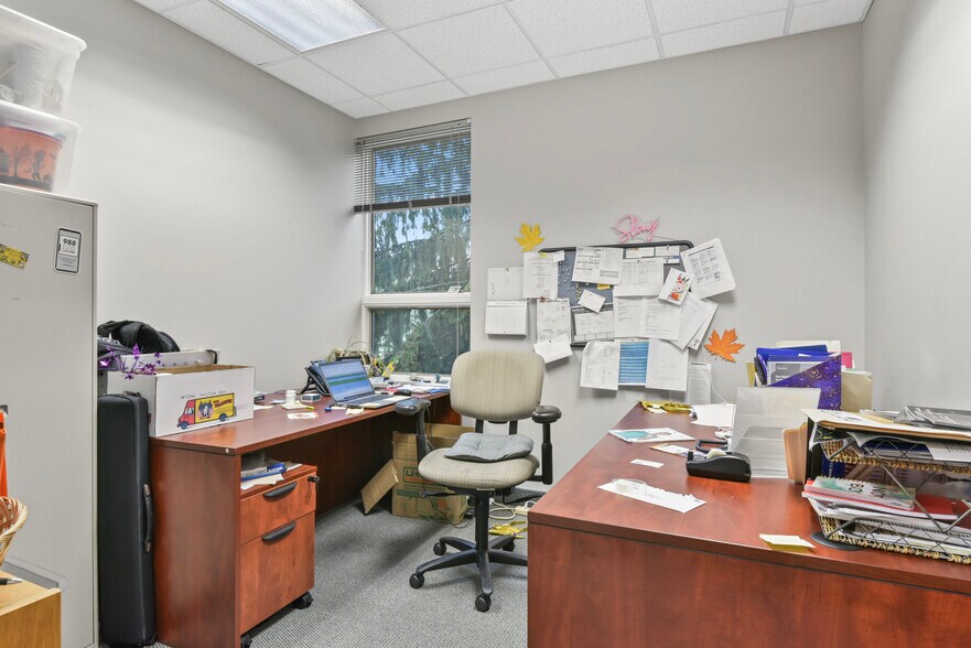 More Photos Of 875 Centerville Rd, Warwick Office For Sale