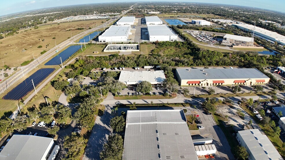 More Photos Of 4515 E 19th St, Bradenton Light Manufacturing For Lease