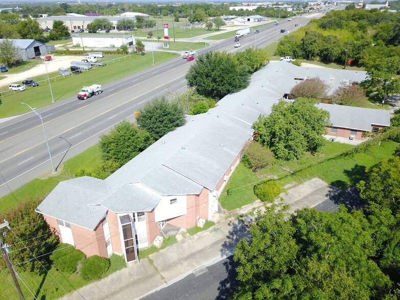 More Photos Of 605 Hwy 290 North, Elgin Office For Sale