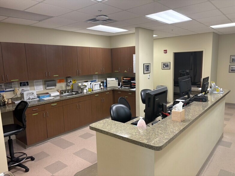 More Photos Of 1855 Tanner Way, Harriman Medical For Lease