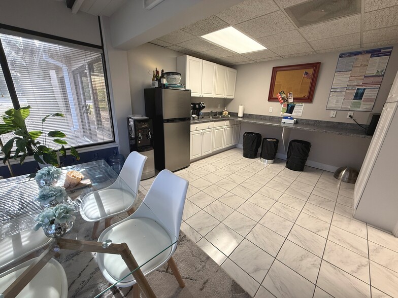 More Photos Of 1106-1138 W Granada Blvd, Ormond Beach General Retail For Lease