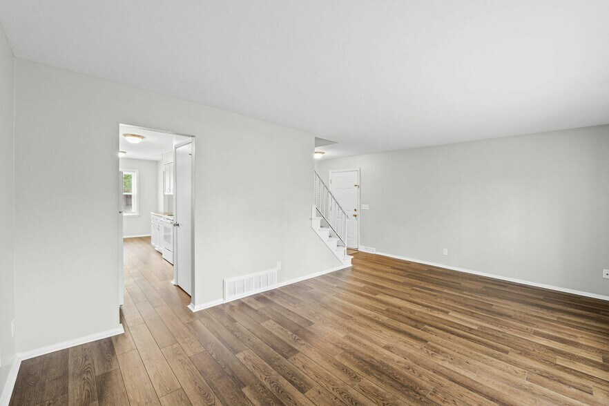 More Photos Of 4855 Wickford Dr E, Sylvania Apartments For Sale