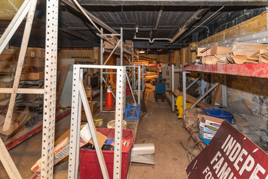 More Photos Of 2816 Old North Point Rd, Baltimore Bar For Sale