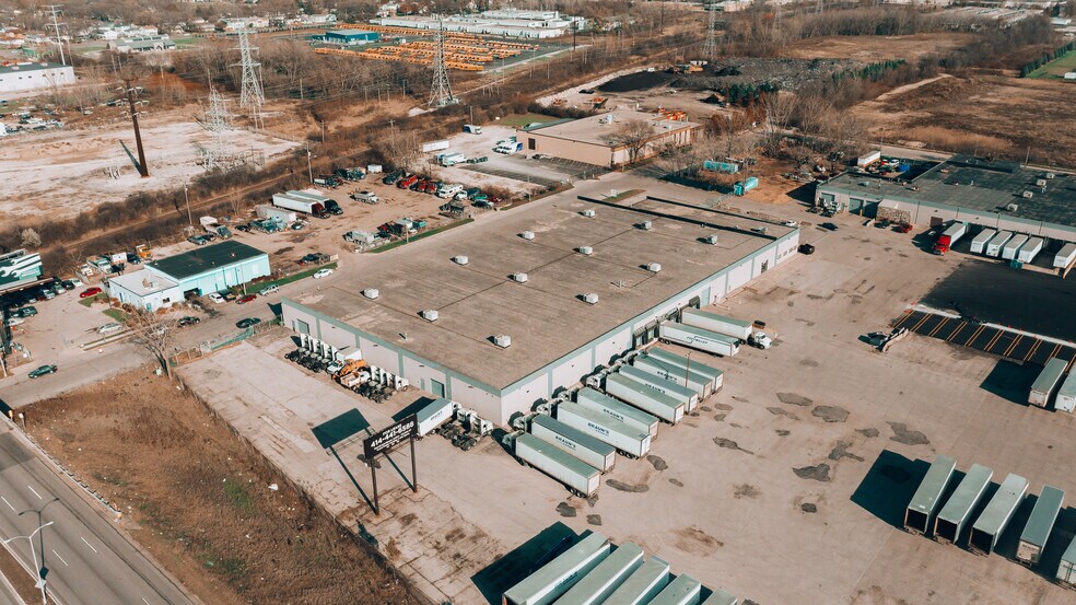 More Photos Of 6000-6066 N 76th St, Milwaukee Warehouse For Lease