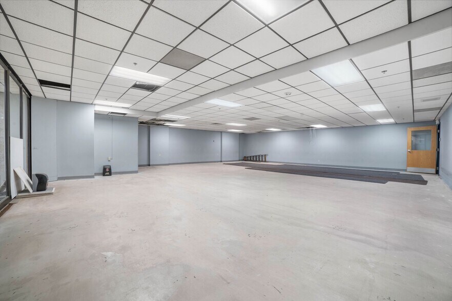 More Photos Of 230 W Superior St, Duluth Office For Lease