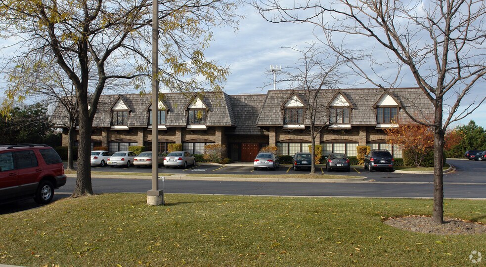 More Photos Of 14047 W Petronella Dr, Libertyville Office For Lease