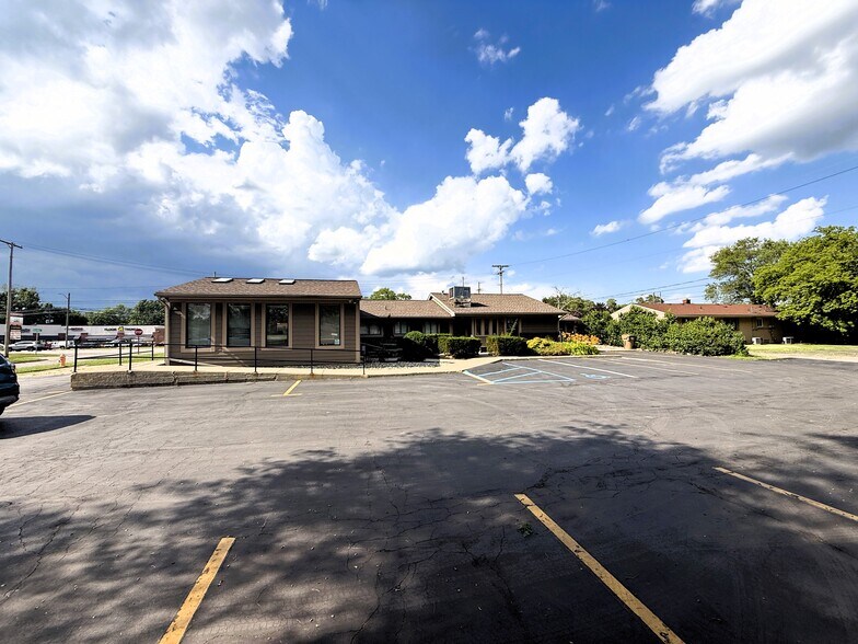 More Photos Of 5685 Highland Rd, Waterford Medical For Sale