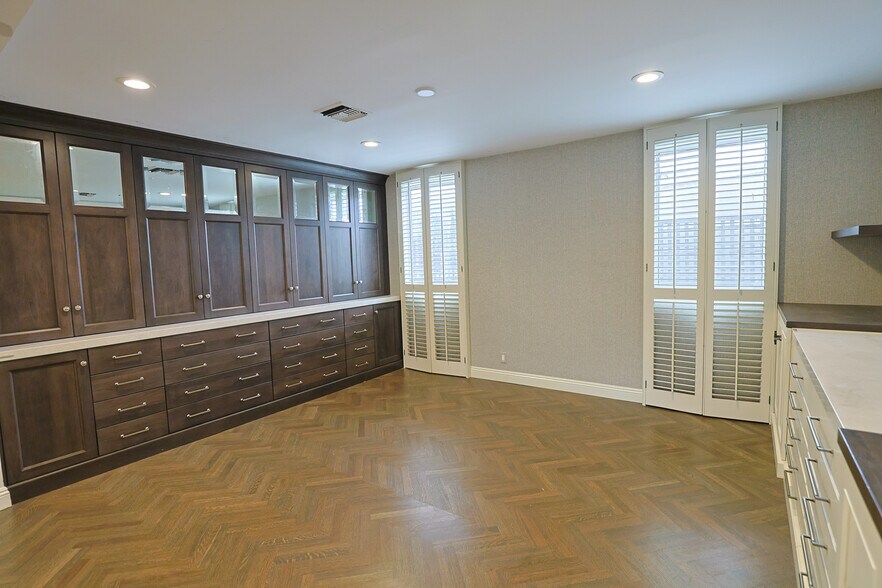 More Photos Of 908-910 N La Cienega Blvd, Los Angeles Storefront Retail Office For Sale