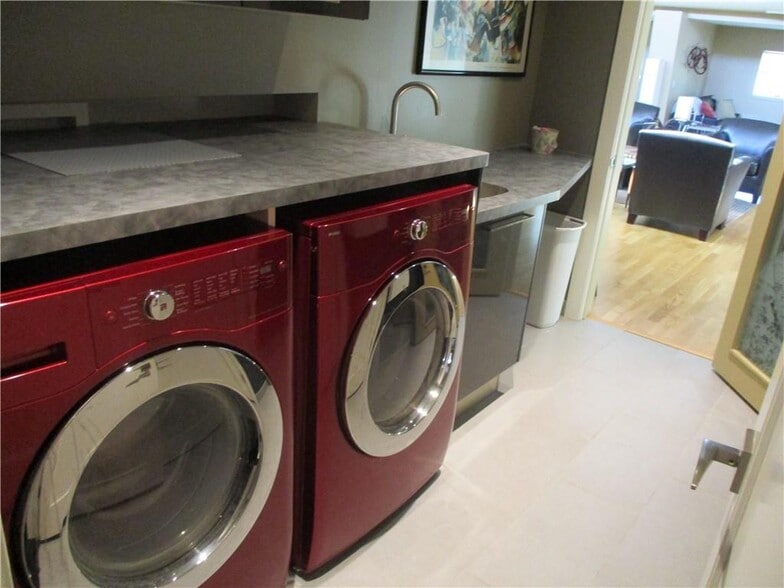 More Photos Of 19 Jay St, Rochester Freestanding For Sale
