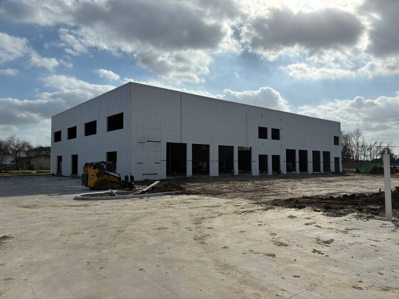 More Photos Of 14410 Fondren rd, Missouri City Warehouse For Lease