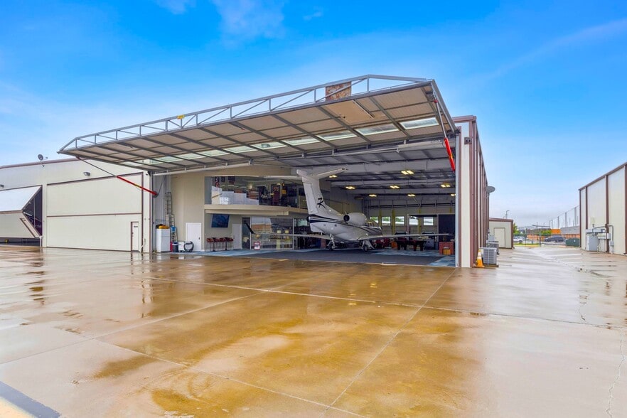 More Photos Of 15809 Addison Rd, Addison Airplane Hangar For Sale