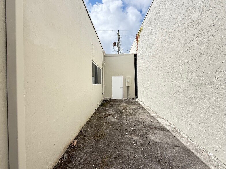 More Photos Of 14020 NW 19th Ave, Miami Warehouse For Sale
