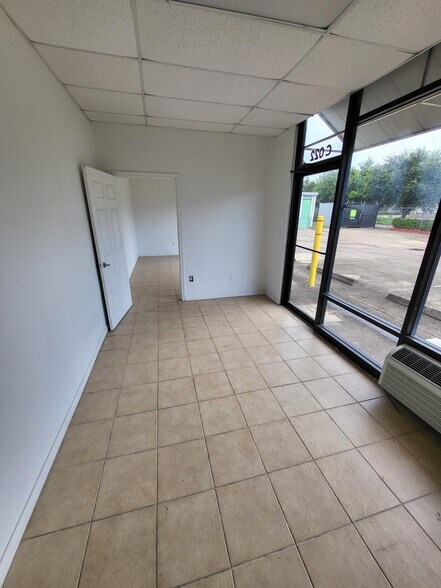 More Photos Of 10617 Fuqua St, Houston Self Storage For Lease