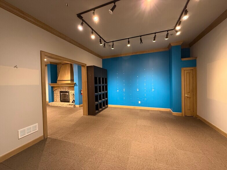 More Photos Of 207 3rd st, Lee's Summit General Retail For Lease