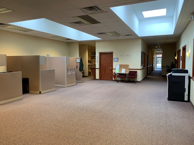 More Photos Of 2754 Front St, Cuyahoga Falls Office For Lease